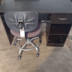 Desk With Chair 