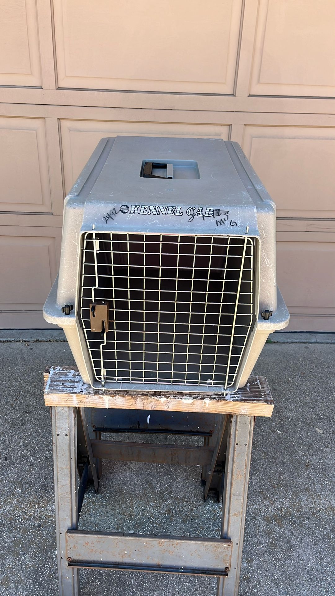 Dog crate