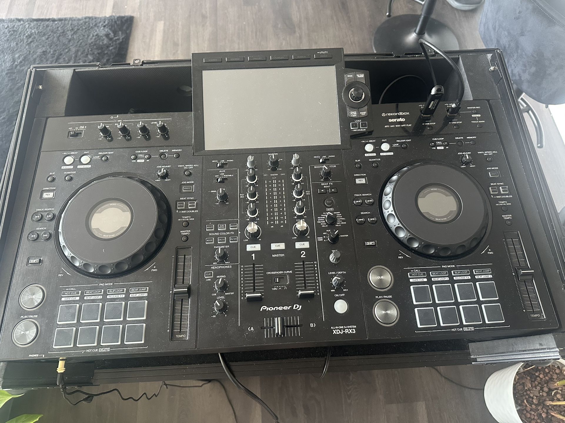 Pioneer XDJ-RX3 All-In-One DJ System DJ CONTROLLER