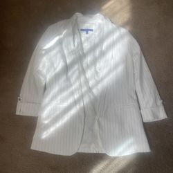 White pinstripe blazer with a classic look #formalwear #blazer