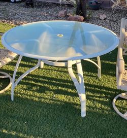 Patio table cream white glass and aluminum 28” tall 51” diameter