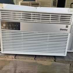 8.000BTU Danby air conditioner 