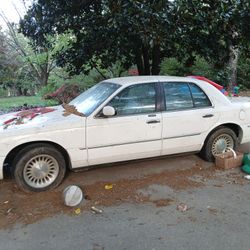 2002 Ford Crown Victoria