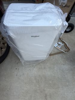 Whirlpool New 10,000 BTU ( 14,000 BTU ASHRAE) 115V Portable Air Conditioner with 10,000 BTU w/ HEAT