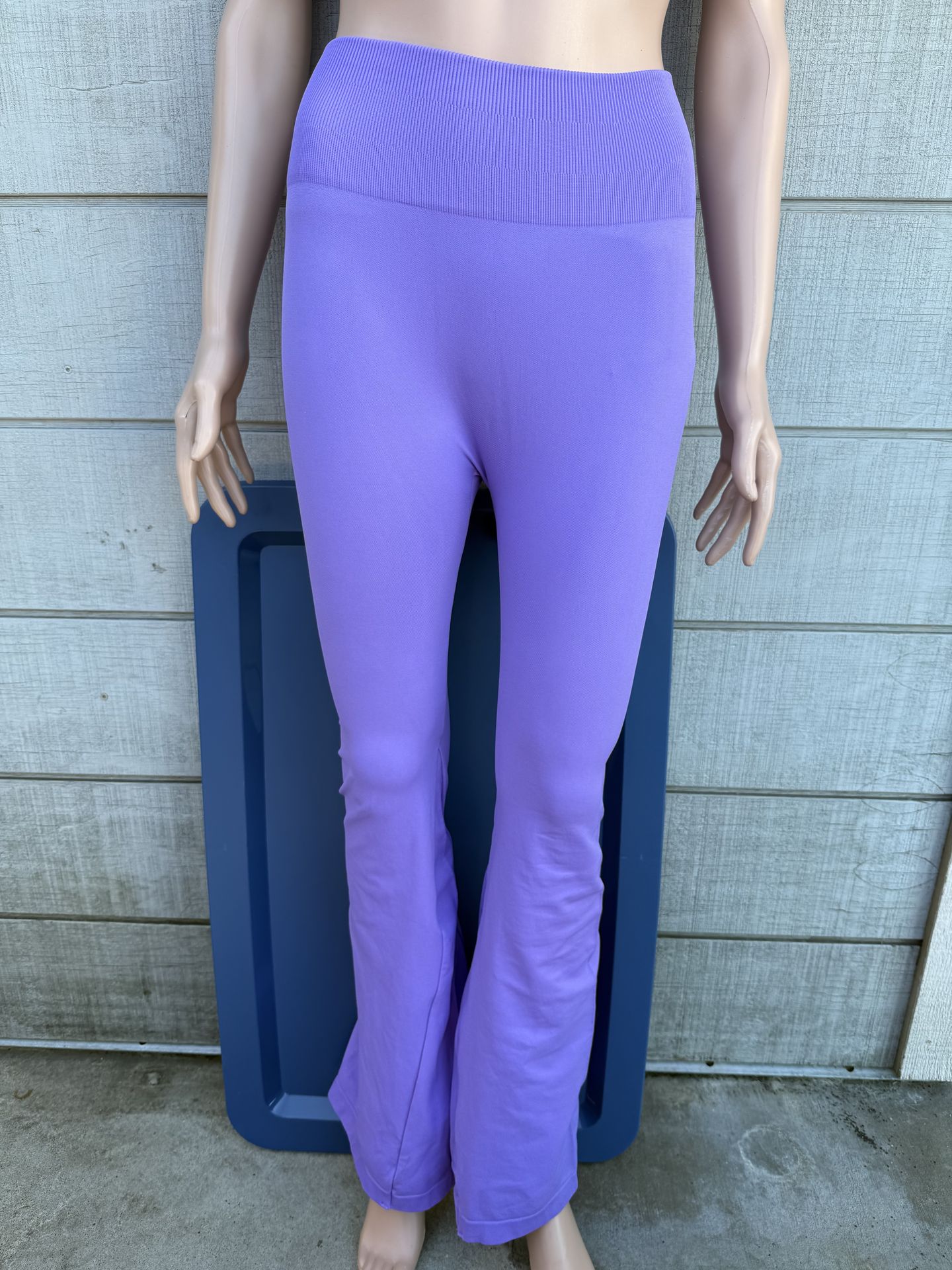 Women’s high rise flare leggings size medium