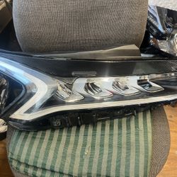 2021-23 KIA  K5 Right Headlight Reflector 