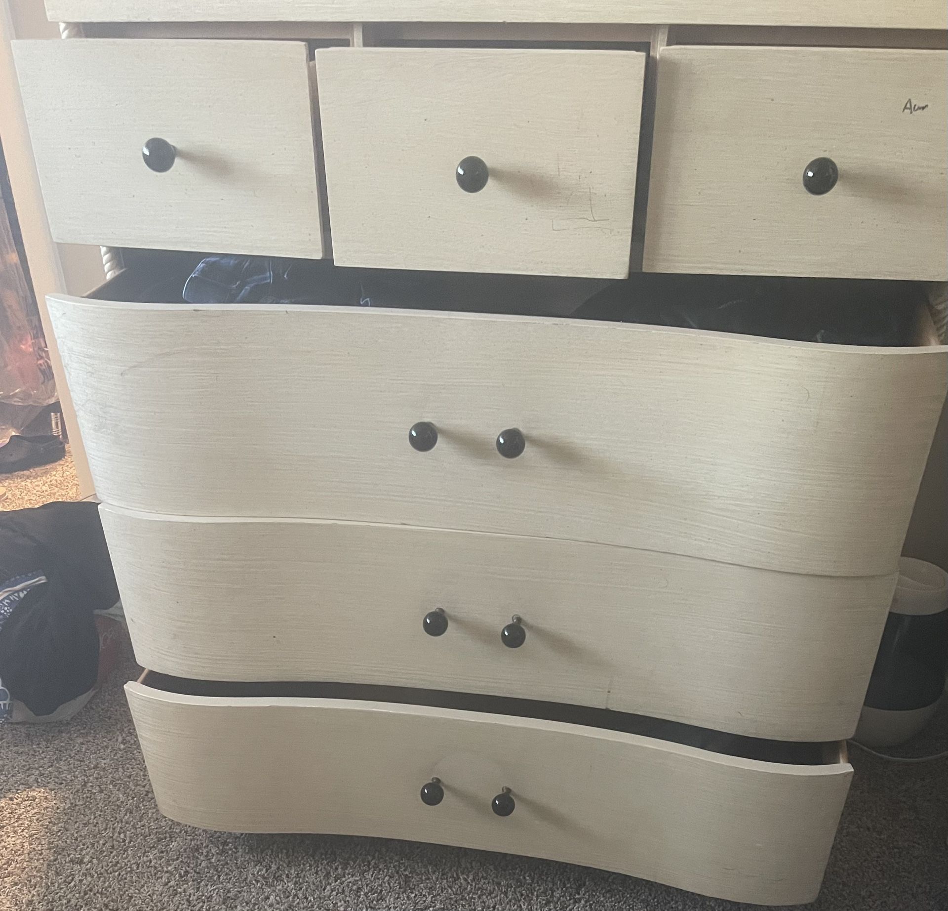 chest of drawers
