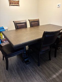Mesa de comedor de  5 sillas