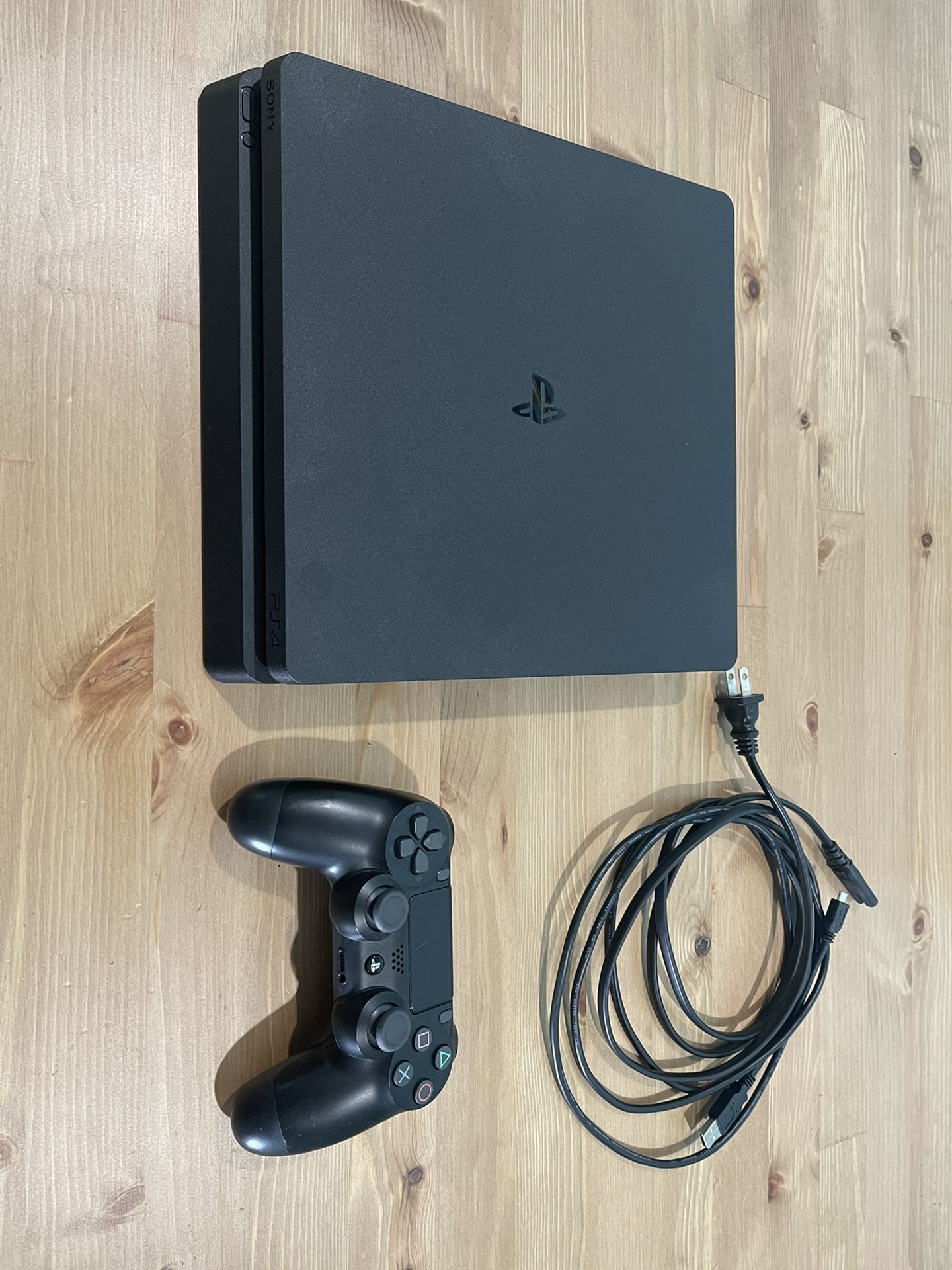 PS4 (1 TB)