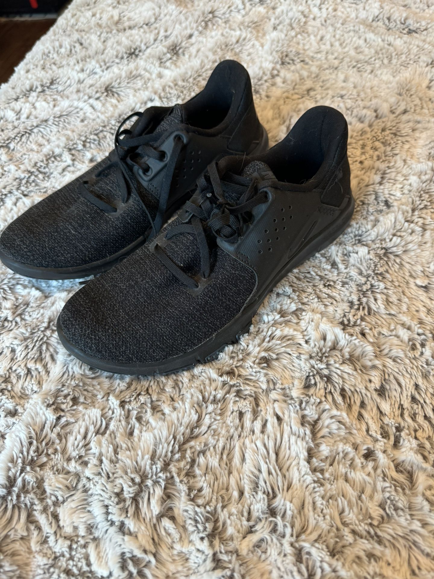 Men’s Nike Shoes 9.5