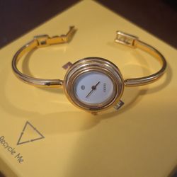Gucci Orijinal De Mujer Con Pila Excelente Estado 