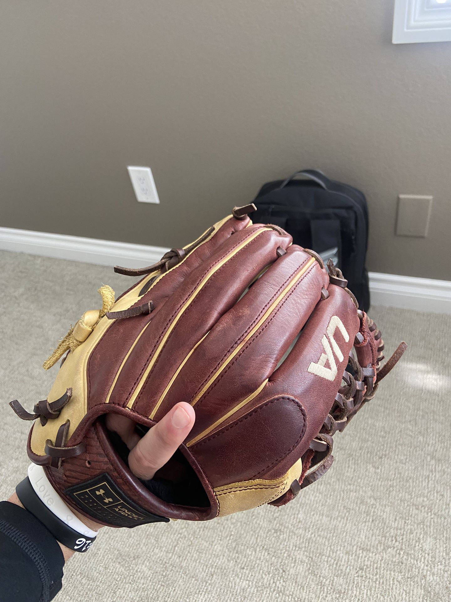 11 3/4 Under Armour baseball glove 