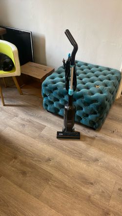Black and decker vacuum almost new