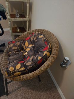 Papasan chair and pillow