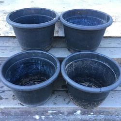 Lot of 4 Large Plastic Matching Decorative Landscaping Nursery Garden Planter Pots.