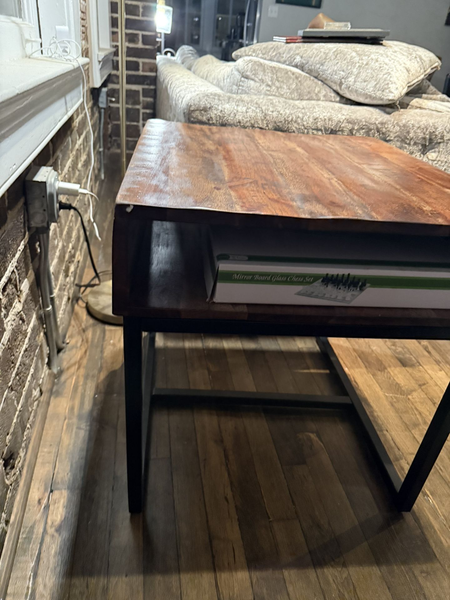 🪑 For Sale: Set of Chocolate End Tables – Stylish & Sturdy