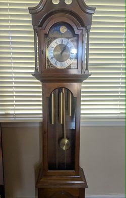Howard Miller Barwick Colonial style Grandmother clock