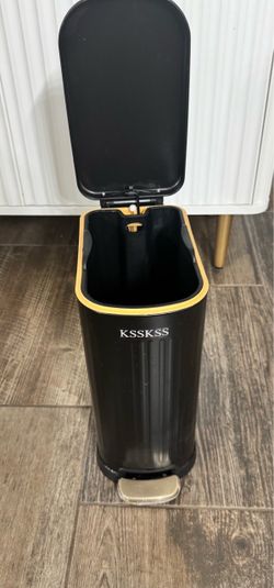 Slim trash can