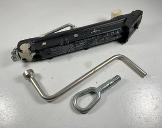 BMW E39 540i 530i 528i 525i CAR JACK TOW HOOK
