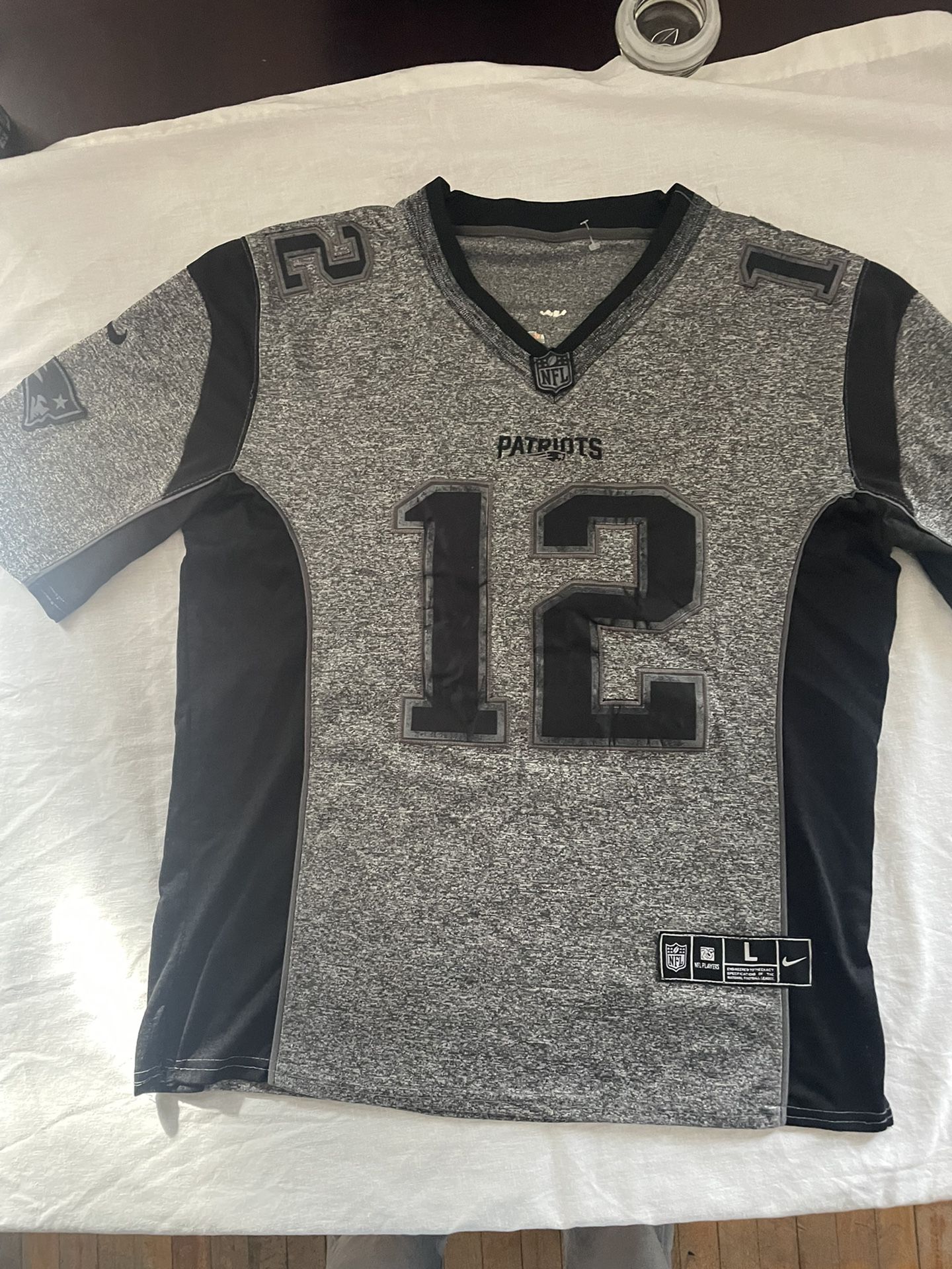 Number 12 New England Patriots Tom Brady man size large Nike jersey limited  edition for Sale in Worcester, MA - OfferUp