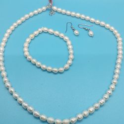 Nice fresh water pearls set