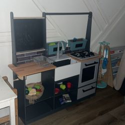 Play Kitchen 