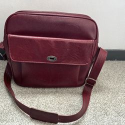 A Vintage Samsonite Maroon Leather Bag