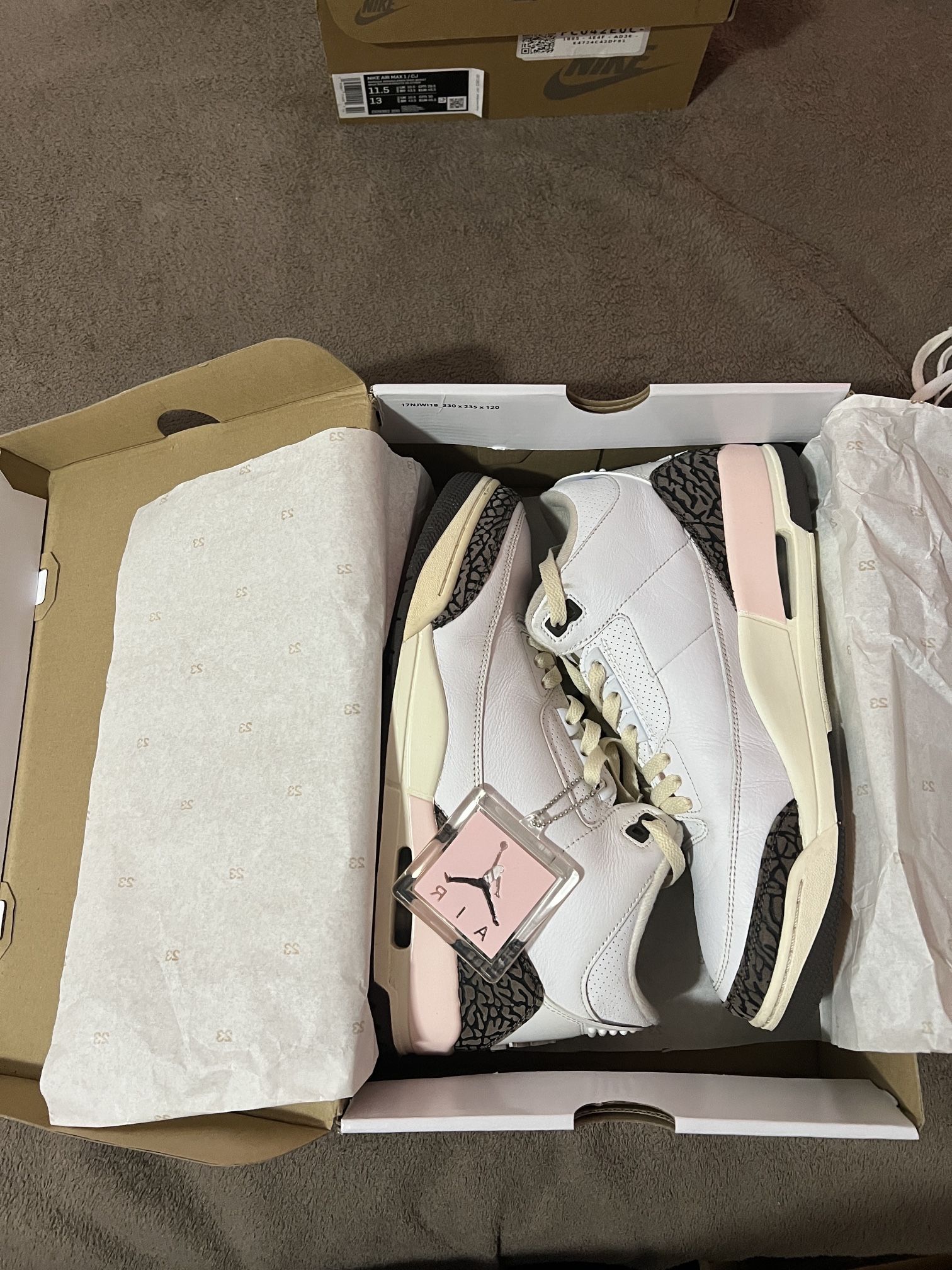 Jordan 4 “neopolian”