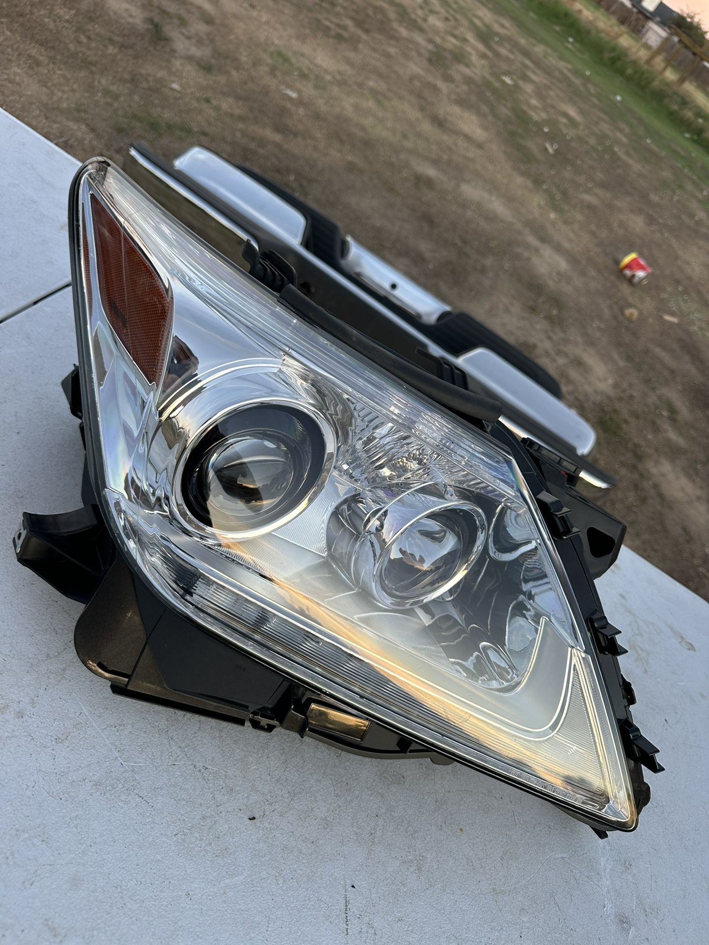 Lexus Lx570 Passenger Headlight New 13-15