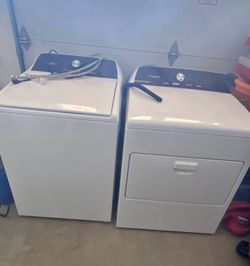 Whirlpool washer &gas dryer set