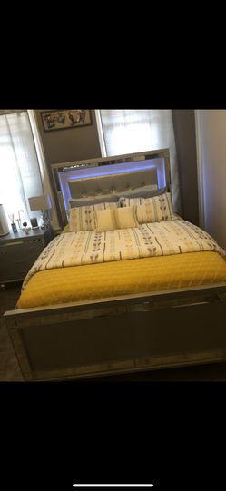 Queen Size Bed With Mattress 