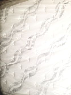 PILLOW TOP QUEEN SIZE ULTRA FIRM MATTRESS