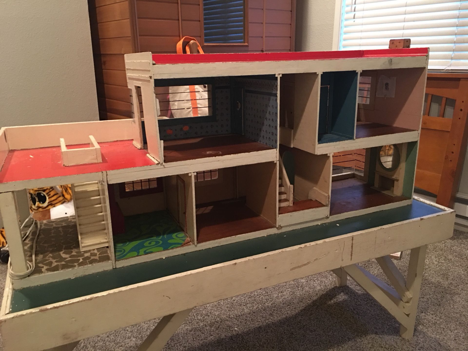 Vintage doll house, must get rid of, make an offer