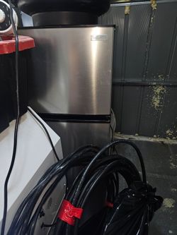 Vissani compact fridge