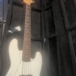 Fender Player Jazz Bass - Polar White with Maple Fingerboard