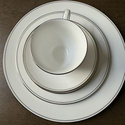 Lenox Federal Platinum 30-Piece Fine Bone China Dinnerware Set (Service for 6)