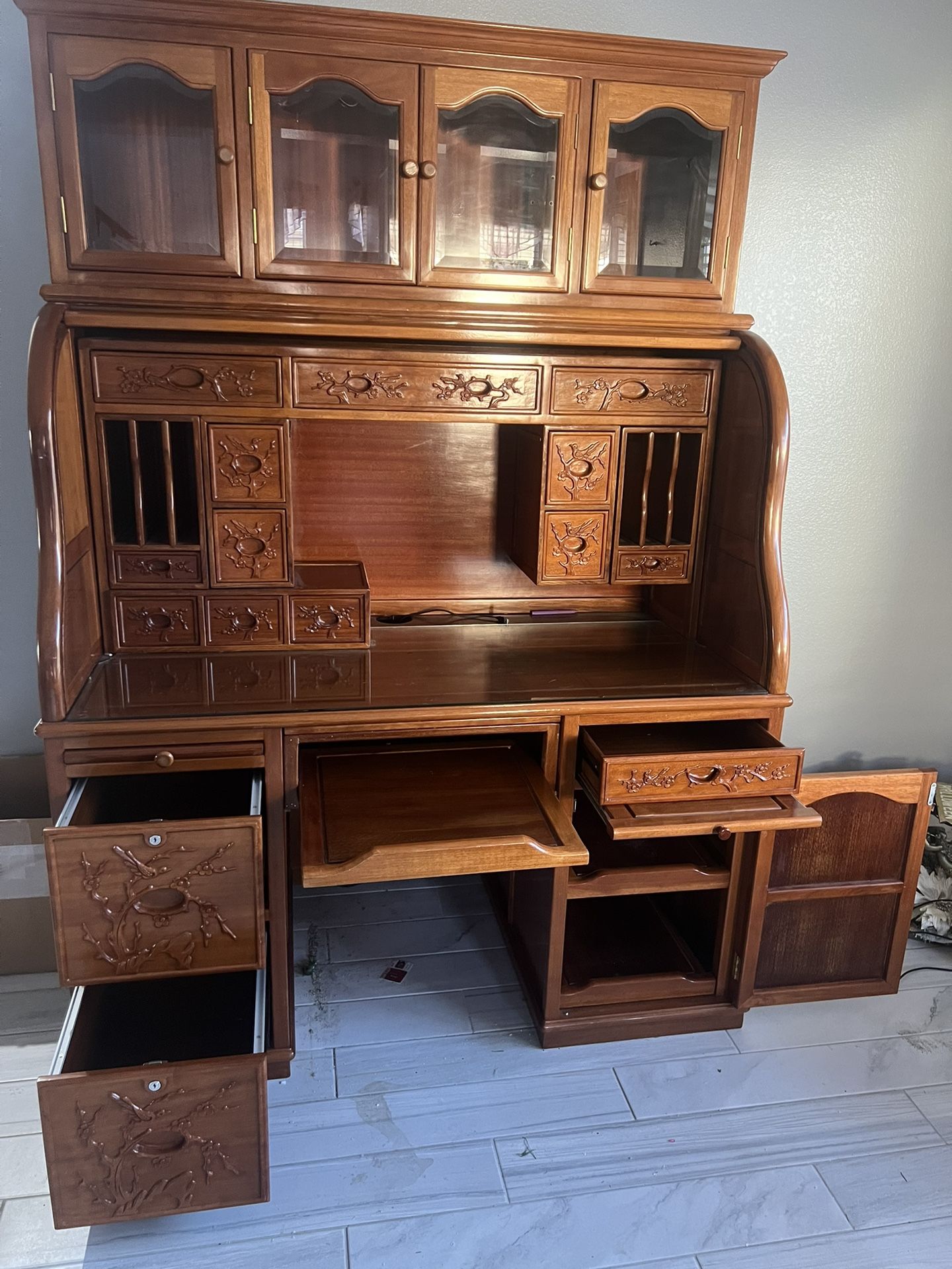 three pieces. Very Good Condition