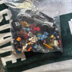 lego minifigures / cars