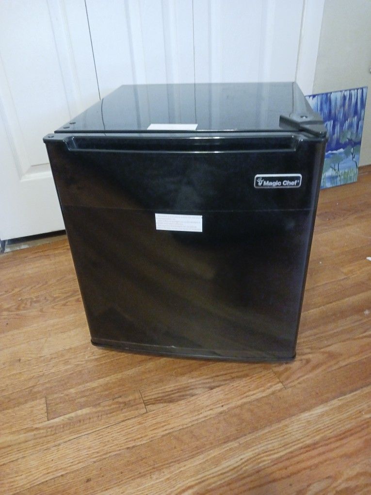 Magic Chef Mini Fridge