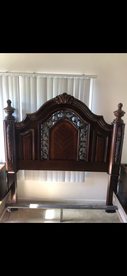 Vintage 4-pc Queen bedroom set, bed frame, 2 night stands and dresser with mirror