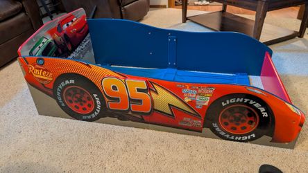 Lightning McQueen kids bed w/mattress