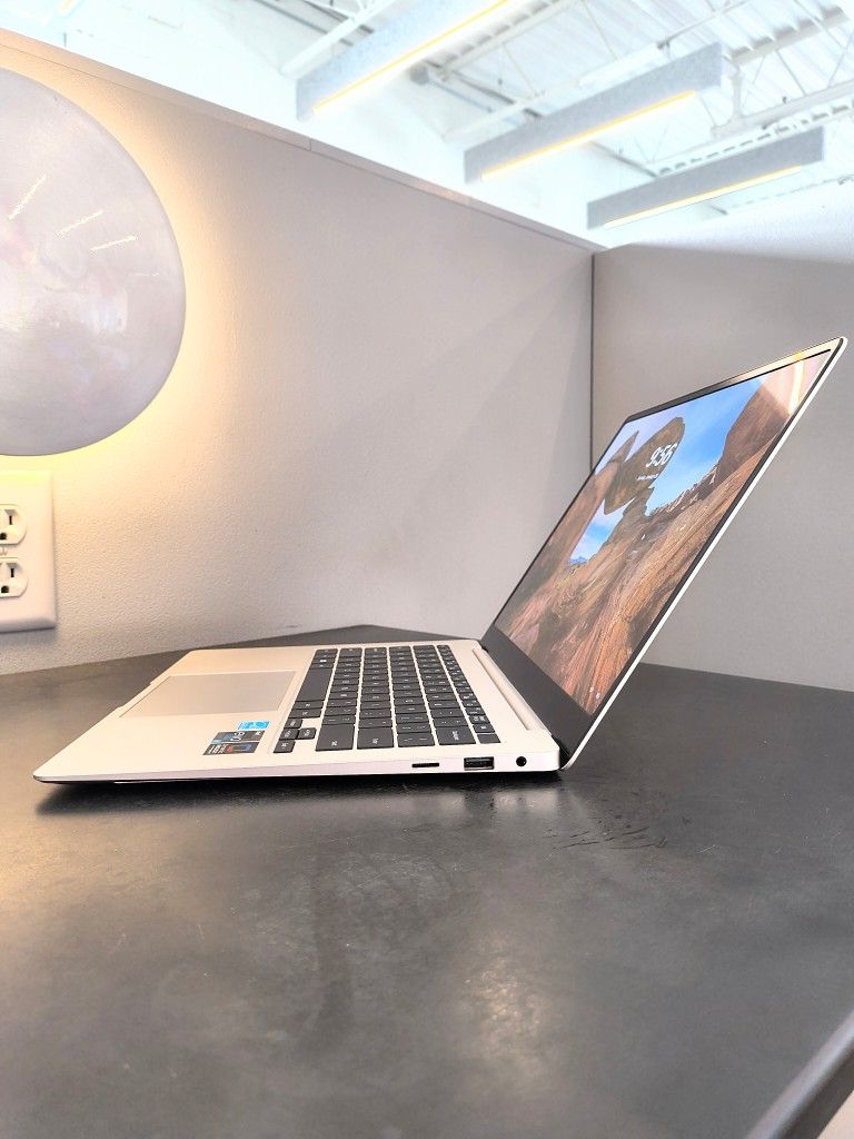 14" Ultrabook Galaxy Book3 Pro 16-Thread Intel Core i7 Laptop PC