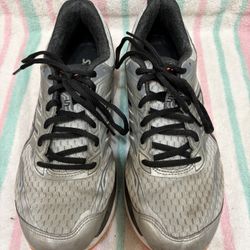 ASICS - Men’s Size 8 - Running 