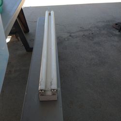 Fluorescent Lights 4 Ft I Have Two $20 A Piece