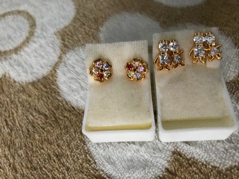 Six Pairs Of Gold Plated Earrings For $42/6 Pares De Aretes De Oro Laminado  Por $42 for Sale in Houston, TX - OfferUp