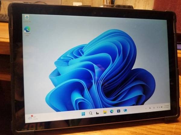 Surface Pro 4 (Bundle) | Keyboard and Docking Station