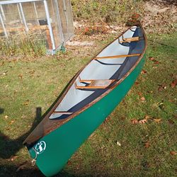 16 Foot Mad River Explorer Royalex Touring Canoe 