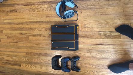 PS4 Call of Duty Limited Edition Console Bundle