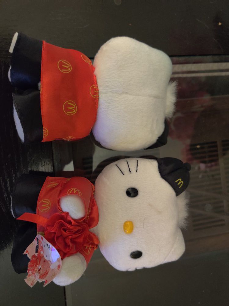 Hello Kitty Collectable Dolls( 2002 McDonalds Happy Meal In China)