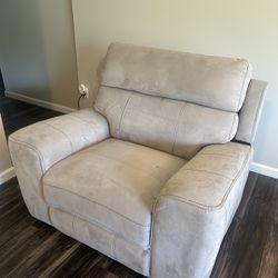 Recliner Chair w Head Recliner  and  USB Charger Best Offer  
